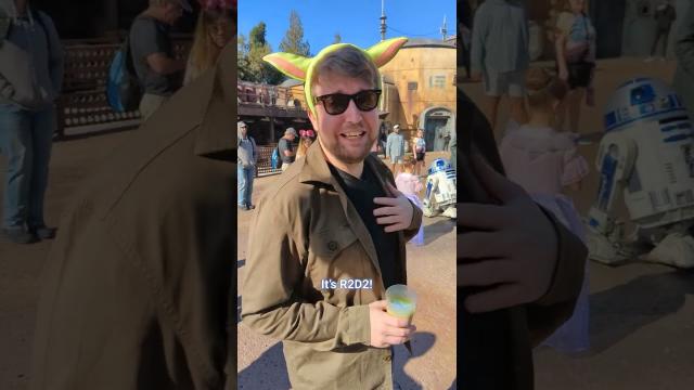 Dave bumps into familar faces at Star Wars: Galaxy's Edge